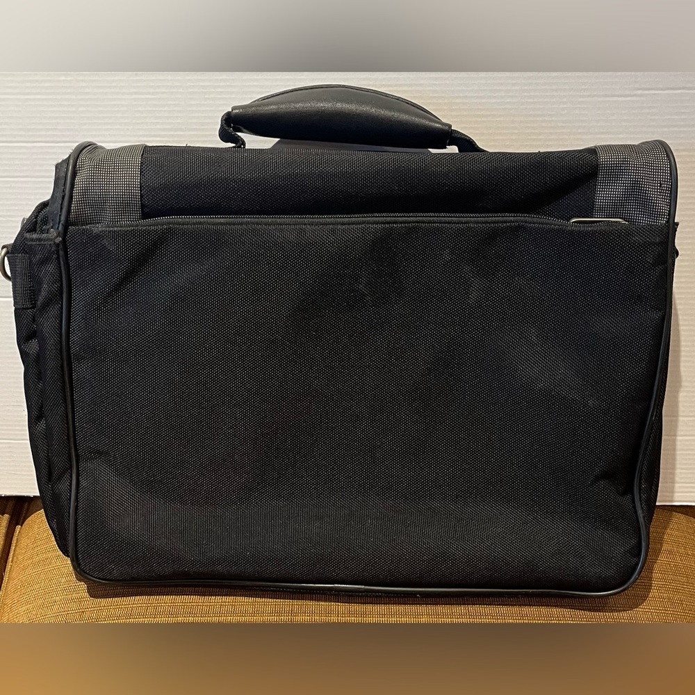 Foray Messenger Computer Shoulder Bag - Picture 3 of 15